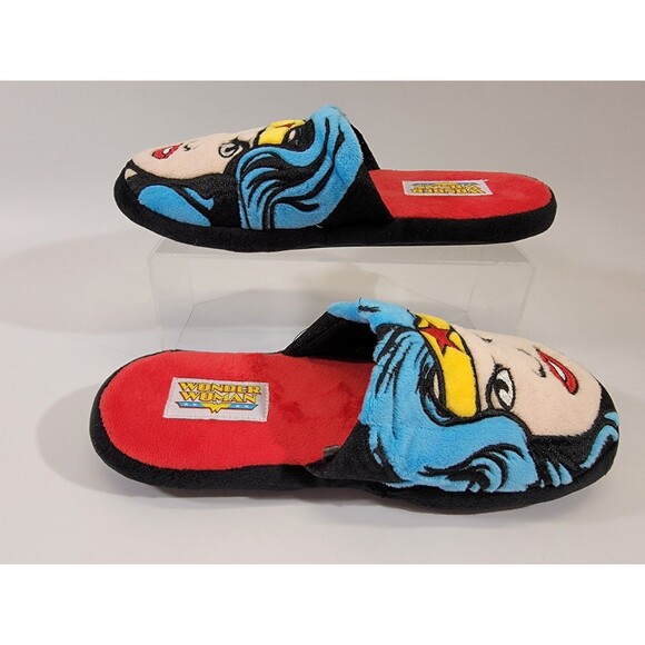 NWOT Bioworld M 7-8 Wonder Woman Plush Soft Slip‎ On Slide Slippers Superhero DC - Picture 4 of 11